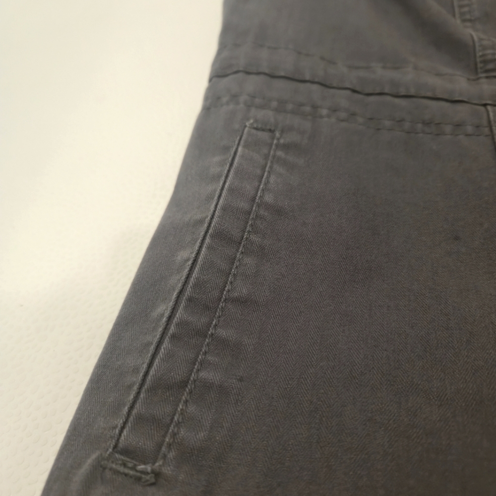 Sleeveless Zip-Up Vest - Picture 5 of 11